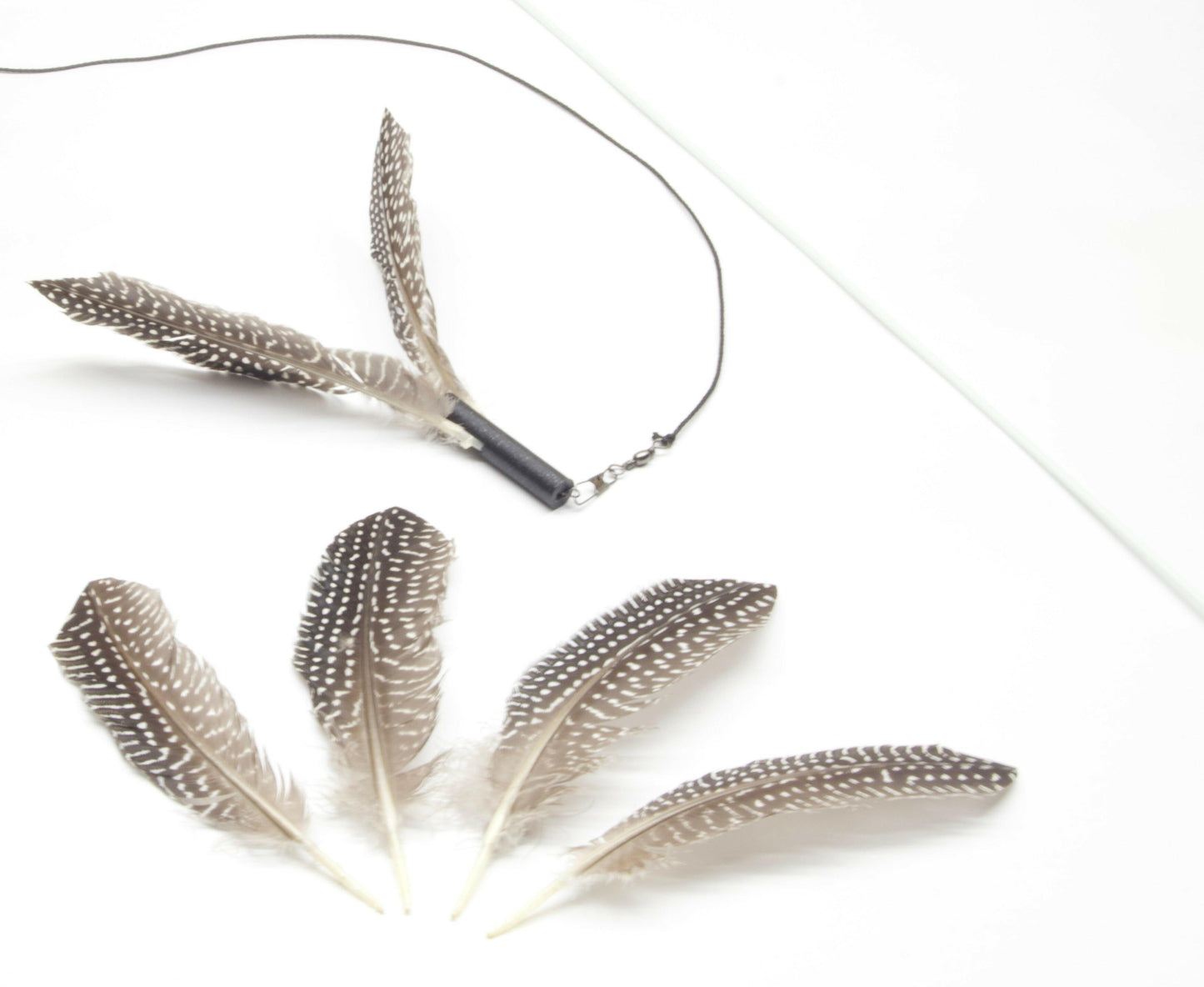 refillable feathers insert easily on the side of attachment